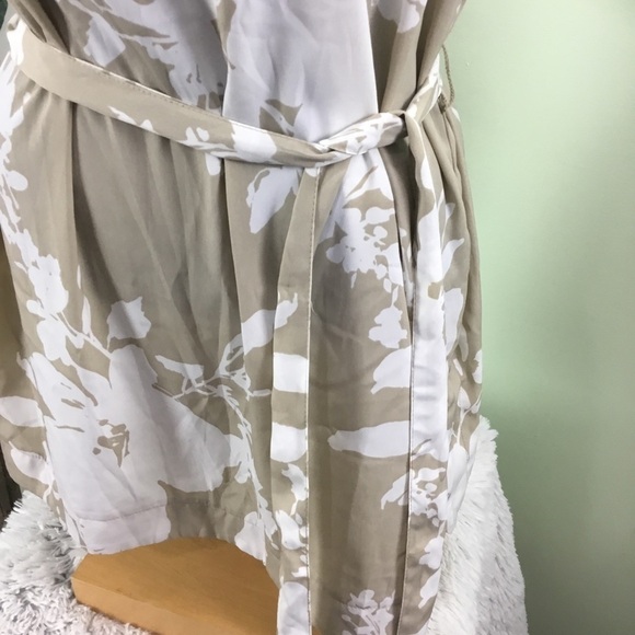 Liz Claiborne Large tan and white belted sleeveless top - Picture 12 of 14